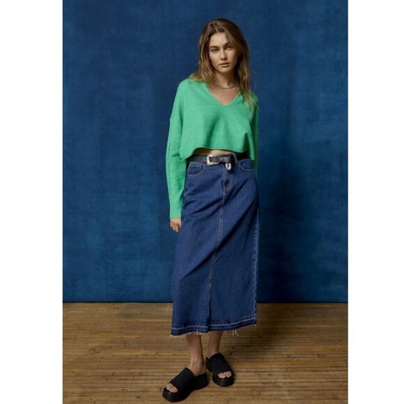 Urban Outfitters BDG Cardiff Notch Neck Sweater V Neck Cropped Green Size XS NWT - Picture 2 of 8